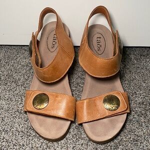 Taos Footwear Tan Sandals